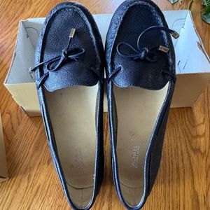 MICHAEL Michael Kors Daisy Leather Moccasin Flat Shoes - Navy - Sz 8.5